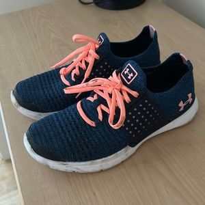 UnderArmour women sneakers US 6
